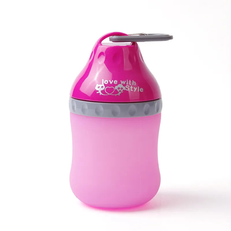 Tragbare Trinkflasche für Haustiere mit Integriertem Napf und Karabiner