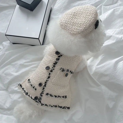 Elegantes Hundehalsband mit Schickem Hütchen und Blumenapplikation – Modisches Design für Deinen Vierbeiner