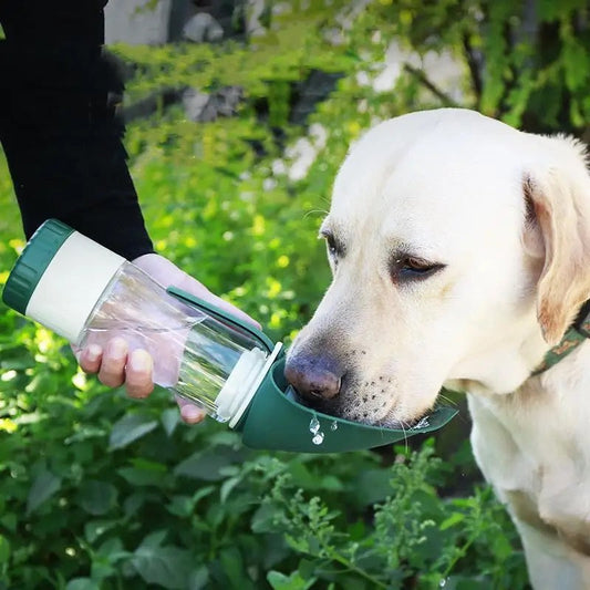 Kompakte Wasser- Und Snackflasche Für Hunde