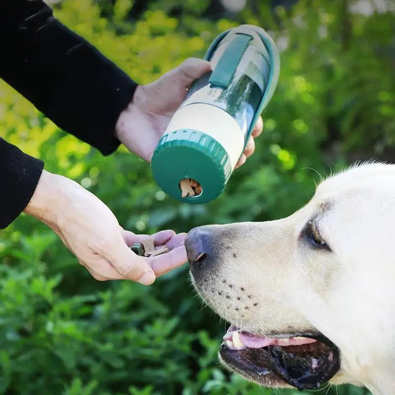Kompakte Wasser- Und Snackflasche Für Hunde